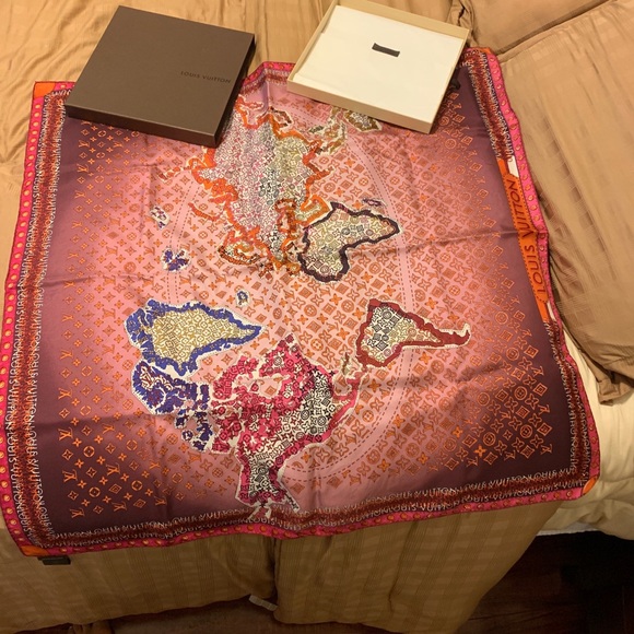 Louis Vuitton silk scarf - Picture 1 of 3
